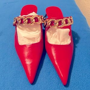 NWT Zara stylish kitten heel mules in funsha with gold chain.